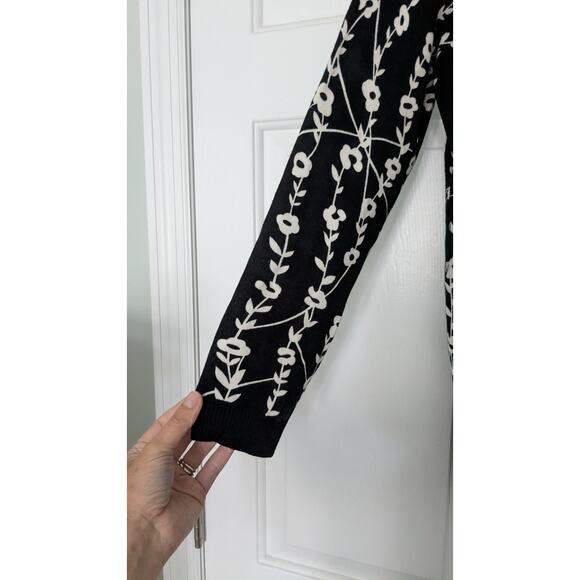 Joseph A Black and White Floral Cardigan Sweater - Picture 2 of 7